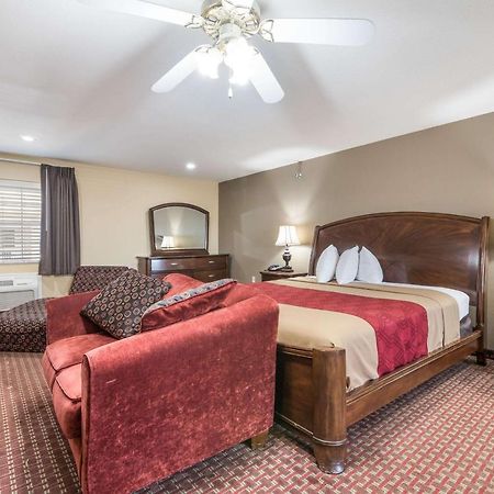 Econo Lodge Inn & Suites Брайант Экстерьер фото