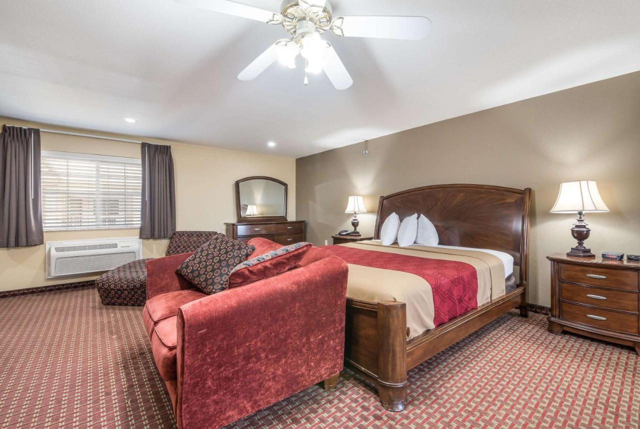 Econo Lodge Inn & Suites Брайант Экстерьер фото