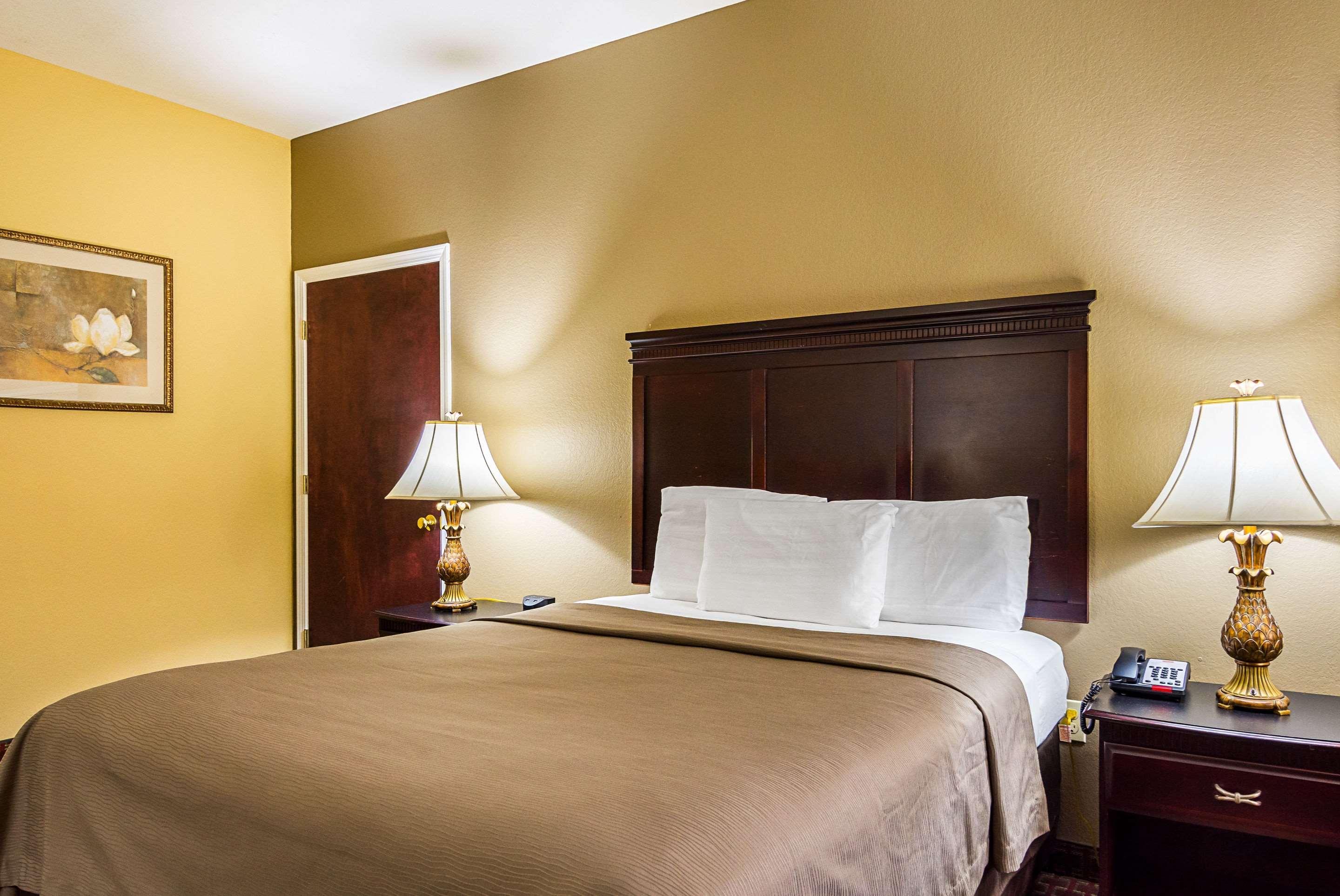 Econo Lodge Inn & Suites Брайант Экстерьер фото
