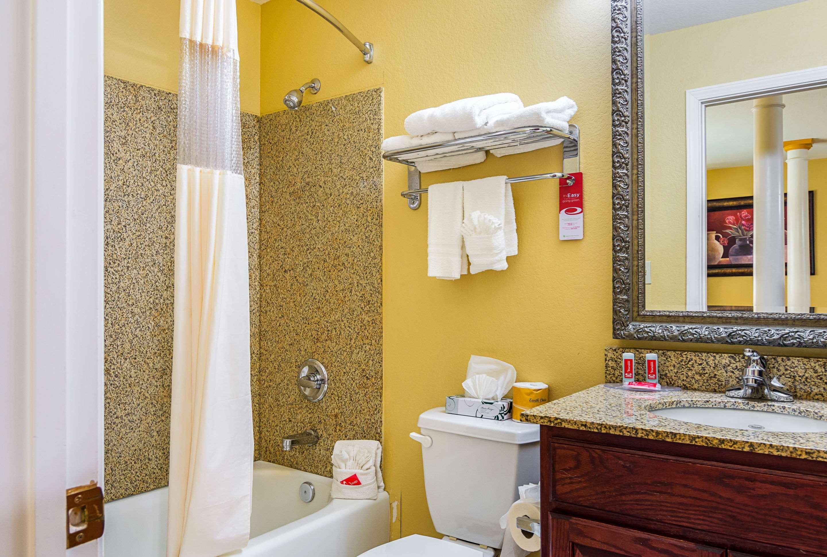 Econo Lodge Inn & Suites Брайант Экстерьер фото