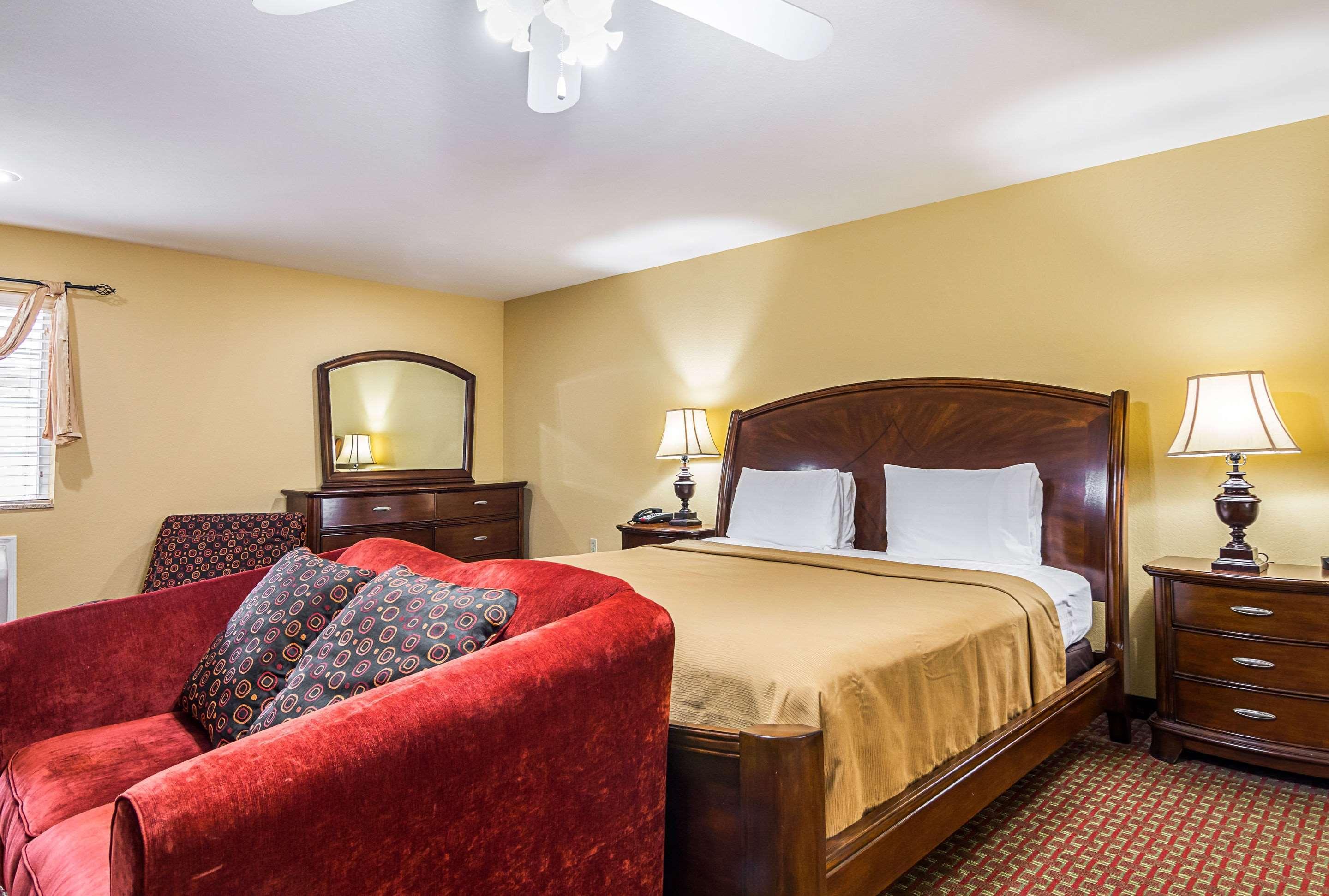 Econo Lodge Inn & Suites Брайант Экстерьер фото