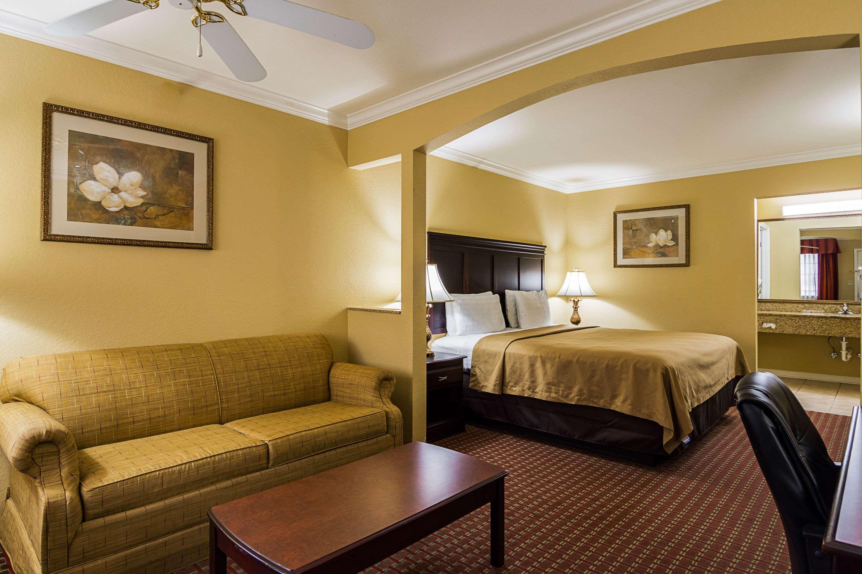 Econo Lodge Inn & Suites Брайант Экстерьер фото