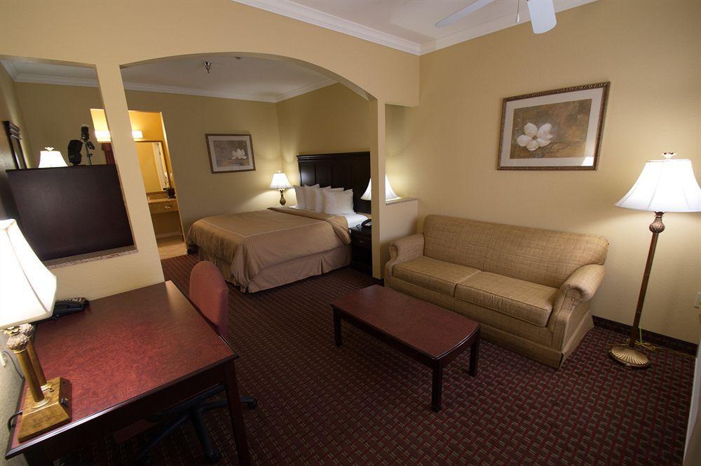Econo Lodge Inn & Suites Брайант Экстерьер фото