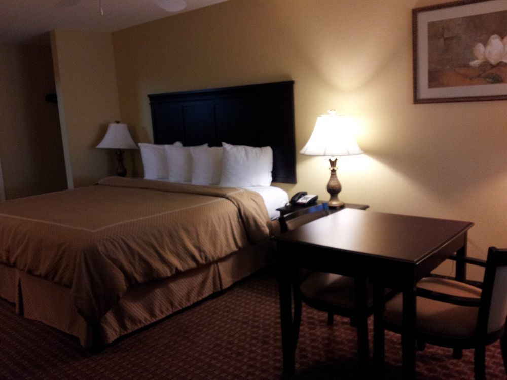Econo Lodge Inn & Suites Брайант Экстерьер фото
