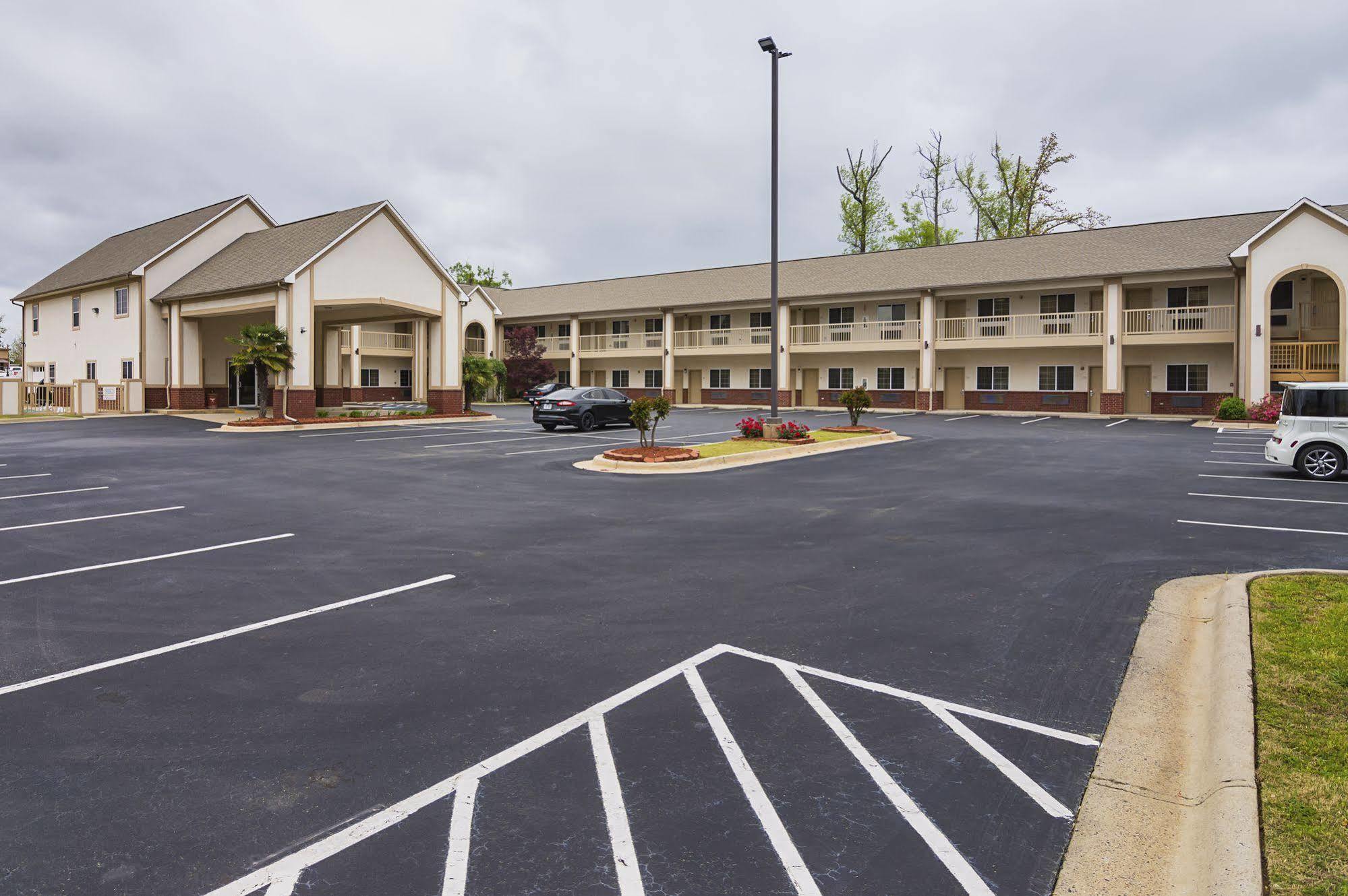 Econo Lodge Inn & Suites Брайант Экстерьер фото